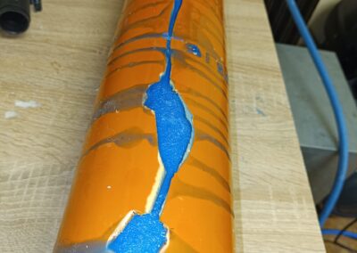 poškodené potrubie opravené krátkou vložkou